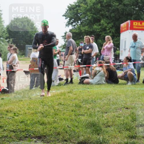 15.06.2025 - 27. Vierlanden-Triathlon KatJ http://msf.ph/oto/8032973 15.06.2025 11:14:21 Schwimmen 804, 904, 952, 962 meine-sportfotos.de