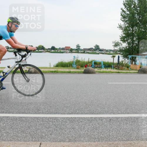 15.06.2025 - 27. Vierlanden-Triathlon H.Heesch http://msf.ph/oto/8032976 15.06.2025 10:41:06 Radfahren 275, 289, 432, 1398 meine-sportfotos.de