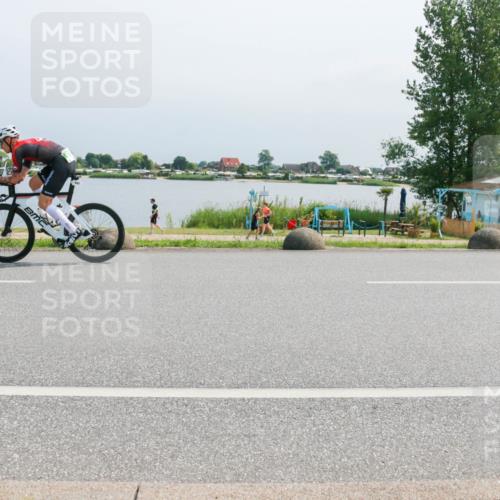 21.06.2025 - 27. Vierlanden-Triathlon H.Heesch http://msf.ph/oto/8032983 15.06.2025 11:39:42 Radfahren 692, 708 meine-sportfotos.de