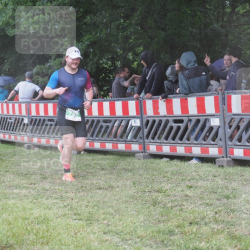 21.06.2025 - 27. Vierlanden-Triathlon KatJ http://msf.ph/oto/8032986 15.06.2025 13:44:21 Ziel 222, 750, 878 meine-sportfotos.de