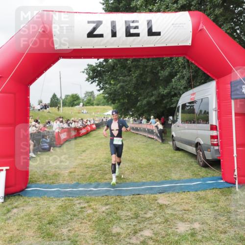 21.06.2025 - 27. Vierlanden-Triathlon MichiJ http://msf.ph/oto/8032995 15.06.2026 12:54:02 Ziel 650, 682 meine-sportfotos.de