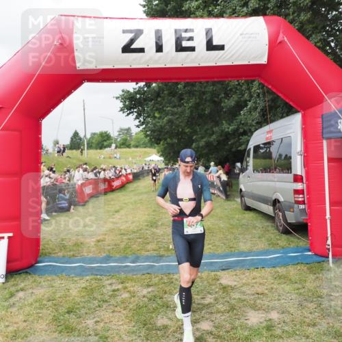 21.06.2025 - 27. Vierlanden-Triathlon MichiJ http://msf.ph/oto/8033021 15.06.2026 12:54:02 Ziel 650, 682 meine-sportfotos.de