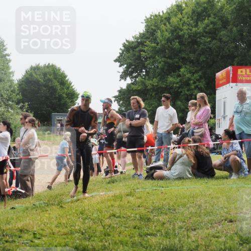 15.06.2025 - 27. Vierlanden-Triathlon KatJ http://msf.ph/oto/8033022 15.06.2025 11:14:29 Schwimmen 804, 833, 958 meine-sportfotos.de