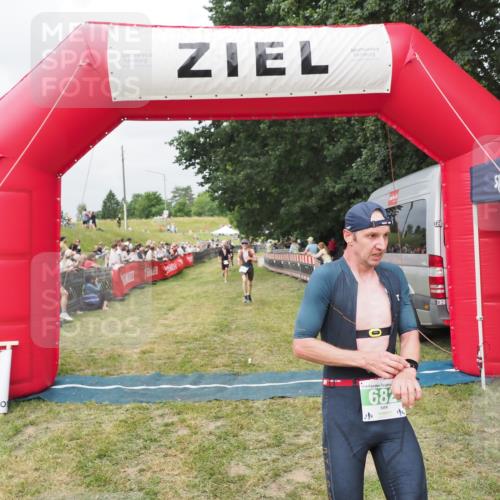 21.06.2025 - 27. Vierlanden-Triathlon MichiJ http://msf.ph/oto/8033029 15.06.2026 12:54:03 Ziel 650, 682 meine-sportfotos.de