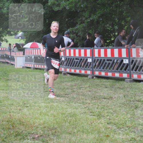 21.06.2025 - 27. Vierlanden-Triathlon KatJ http://msf.ph/oto/8033072 15.06.2025 13:44:29 Ziel 45, 222 meine-sportfotos.de