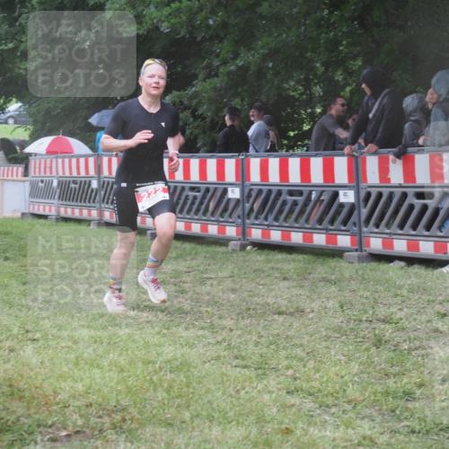21.06.2025 - 27. Vierlanden-Triathlon KatJ http://msf.ph/oto/8033076 15.06.2025 13:44:29 Ziel 45, 222 meine-sportfotos.de