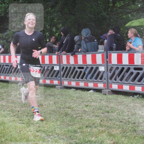 21.06.2025 - 27. Vierlanden-Triathlon KatJ http://msf.ph/oto/8033096 15.06.2025 13:44:30 Ziel 45, 222 meine-sportfotos.de