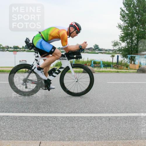 15.06.2025 - 27. Vierlanden-Triathlon H.Heesch http://msf.ph/oto/8033119 15.06.2025 10:41:19 Radfahren 114, 366, 426 meine-sportfotos.de
