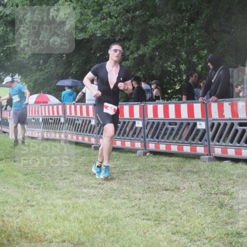 21.06.2025 - 27. Vierlanden-Triathlon KatJ http://msf.ph/oto/8033128 15.06.2025 13:44:34 Ziel 45, 960 meine-sportfotos.de