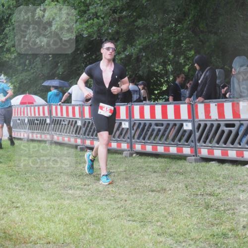 21.06.2025 - 27. Vierlanden-Triathlon KatJ http://msf.ph/oto/8033134 15.06.2025 13:44:34 Ziel 45, 960 meine-sportfotos.de