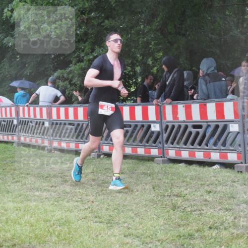 21.06.2025 - 27. Vierlanden-Triathlon KatJ http://msf.ph/oto/8033151 15.06.2025 13:44:35 Ziel 45, 960 meine-sportfotos.de