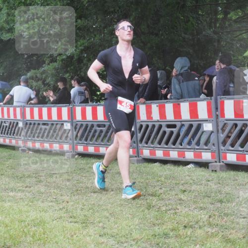 21.06.2025 - 27. Vierlanden-Triathlon KatJ http://msf.ph/oto/8033171 15.06.2025 13:44:35 Ziel 45, 960 meine-sportfotos.de