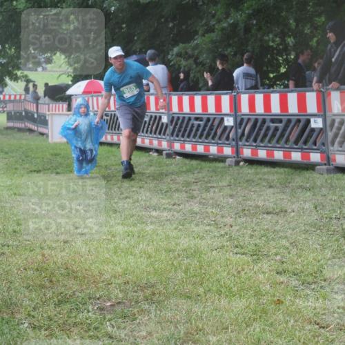 21.06.2025 - 27. Vierlanden-Triathlon KatJ http://msf.ph/oto/8033176 15.06.2025 13:44:37 Ziel 45, 960, 1141 meine-sportfotos.de