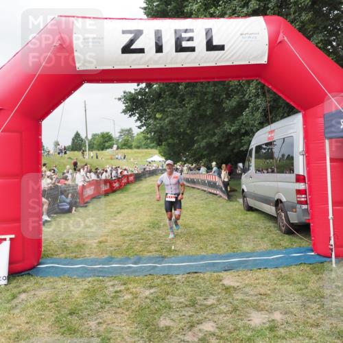 21.06.2025 - 27. Vierlanden-Triathlon MichiJ http://msf.ph/oto/8033180 15.06.2026 12:54:15 Ziel 21, 60, 171 meine-sportfotos.de
