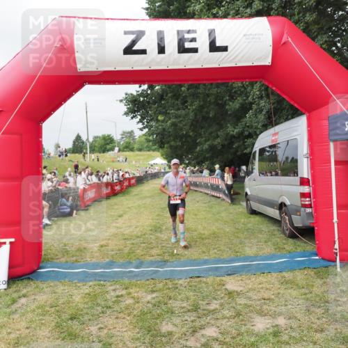 21.06.2025 - 27. Vierlanden-Triathlon MichiJ http://msf.ph/oto/8033185 15.06.2026 12:54:15 Ziel 21, 60, 171 meine-sportfotos.de