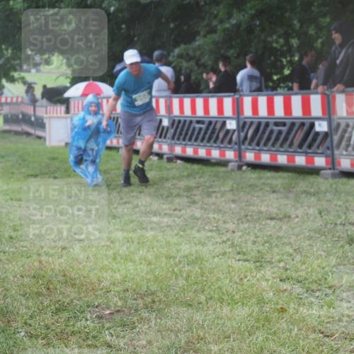 21.06.2025 - 27. Vierlanden-Triathlon KatJ http://msf.ph/oto/8033188 15.06.2025 13:44:38 Ziel 45, 960, 1141 meine-sportfotos.de