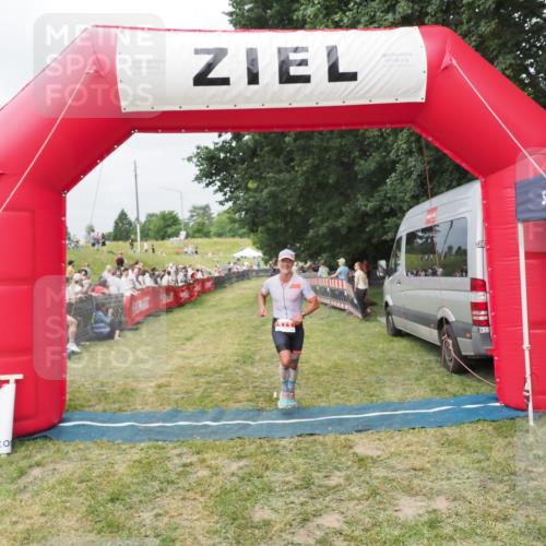 21.06.2025 - 27. Vierlanden-Triathlon MichiJ http://msf.ph/oto/8033189 15.06.2026 12:54:16 Ziel 171 meine-sportfotos.de