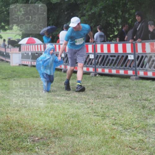 21.06.2025 - 27. Vierlanden-Triathlon KatJ http://msf.ph/oto/8033205 15.06.2025 13:44:39 Ziel 960, 1141 meine-sportfotos.de