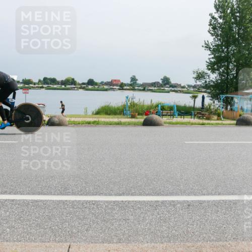21.06.2025 - 27. Vierlanden-Triathlon H.Heesch http://msf.ph/oto/8033208 15.06.2025 11:40:11 Radfahren 774, 869 meine-sportfotos.de