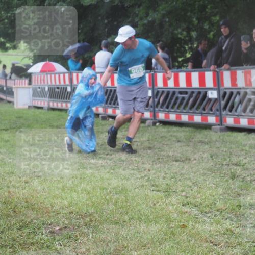 21.06.2025 - 27. Vierlanden-Triathlon KatJ http://msf.ph/oto/8033209 15.06.2025 13:44:39 Ziel 960, 1141 meine-sportfotos.de