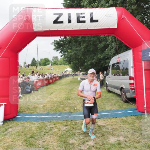 21.06.2025 - 27. Vierlanden-Triathlon MichiJ http://msf.ph/oto/8033215 15.06.2026 12:54:16 Ziel 171 meine-sportfotos.de