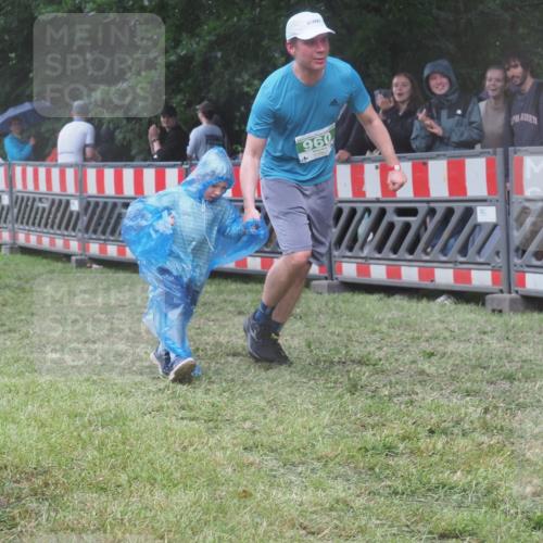 21.06.2025 - 27. Vierlanden-Triathlon KatJ http://msf.ph/oto/8033222 15.06.2025 13:44:40 Ziel 960, 1141 meine-sportfotos.de