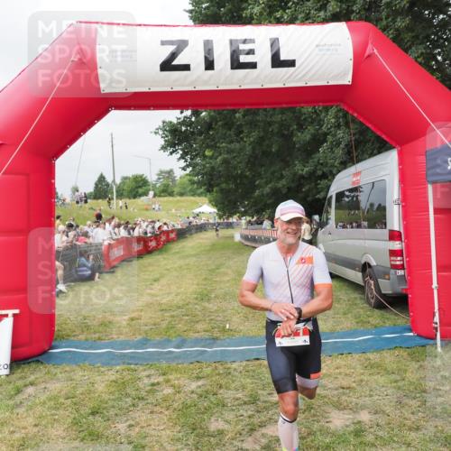 21.06.2025 - 27. Vierlanden-Triathlon MichiJ http://msf.ph/oto/8033226 15.06.2026 12:54:17 Ziel 171 meine-sportfotos.de