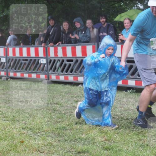 21.06.2025 - 27. Vierlanden-Triathlon KatJ http://msf.ph/oto/8033253 15.06.2025 13:44:41 Ziel 960, 1141 meine-sportfotos.de