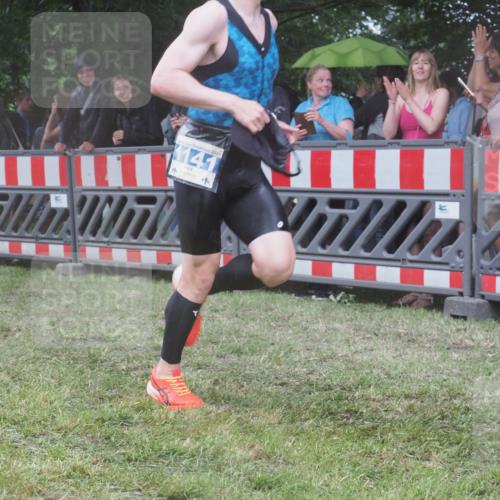 21.06.2025 - 27. Vierlanden-Triathlon KatJ http://msf.ph/oto/8033297 15.06.2025 13:44:46 Ziel 82, 1141 meine-sportfotos.de