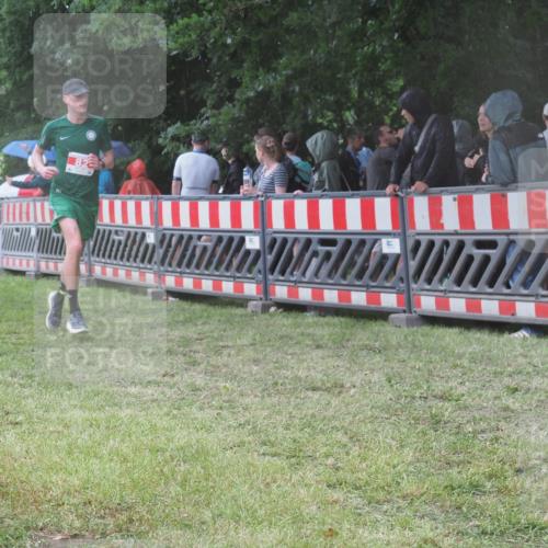 21.06.2025 - 27. Vierlanden-Triathlon KatJ http://msf.ph/oto/8033301 15.06.2025 13:44:55 Ziel 82, 811, 1114 meine-sportfotos.de