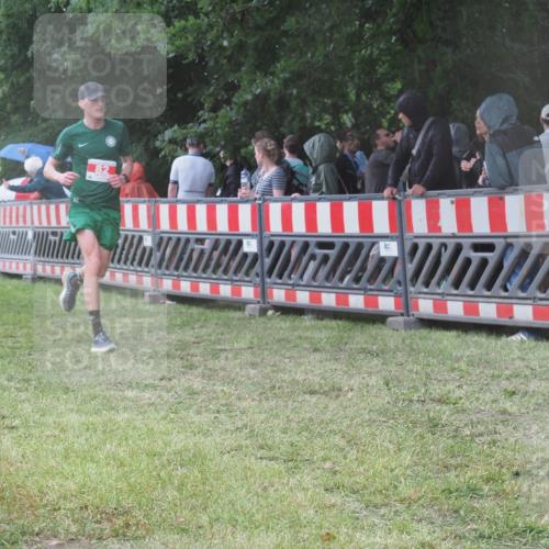 21.06.2025 - 27. Vierlanden-Triathlon KatJ http://msf.ph/oto/8033305 15.06.2025 13:44:55 Ziel 82, 811, 1114 meine-sportfotos.de