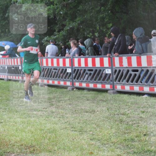21.06.2025 - 27. Vierlanden-Triathlon KatJ http://msf.ph/oto/8033309 15.06.2025 13:44:55 Ziel 82, 811, 1114 meine-sportfotos.de