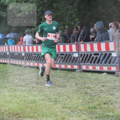 21.06.2025 - 27. Vierlanden-Triathlon KatJ http://msf.ph/oto/8033317 15.06.2025 13:44:56 Ziel 82, 811, 1114 meine-sportfotos.de