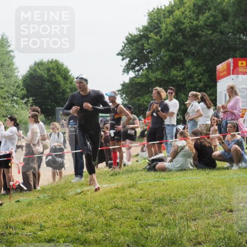 15.06.2025 - 27. Vierlanden-Triathlon KatJ http://msf.ph/oto/8033338 15.06.2025 11:15:47 Schwimmen 881, 919, 927, 946, 960 meine-sportfotos.de