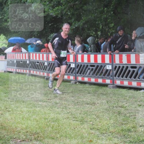 21.06.2025 - 27. Vierlanden-Triathlon KatJ http://msf.ph/oto/8033347 15.06.2025 13:45:02 Ziel 811, 881, 930, 956, 1114 meine-sportfotos.de