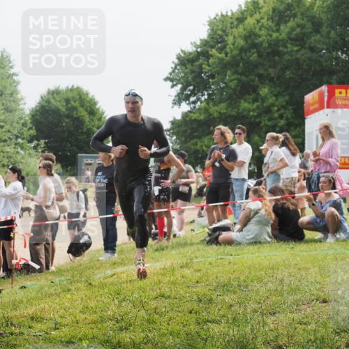 15.06.2025 - 27. Vierlanden-Triathlon KatJ http://msf.ph/oto/8033358 15.06.2025 11:15:47 Schwimmen 881, 919, 927, 946, 960 meine-sportfotos.de