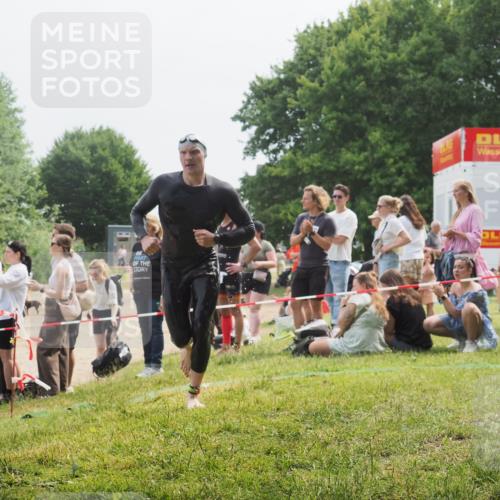 15.06.2025 - 27. Vierlanden-Triathlon KatJ http://msf.ph/oto/8033365 15.06.2025 11:15:47 Schwimmen 881, 919, 927, 946, 960 meine-sportfotos.de