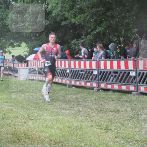 21.06.2025 - 27. Vierlanden-Triathlon KatJ http://msf.ph/oto/8033367 15.06.2025 13:45:05 Ziel 811, 849, 881, 930, 956, 1114 meine-sportfotos.de