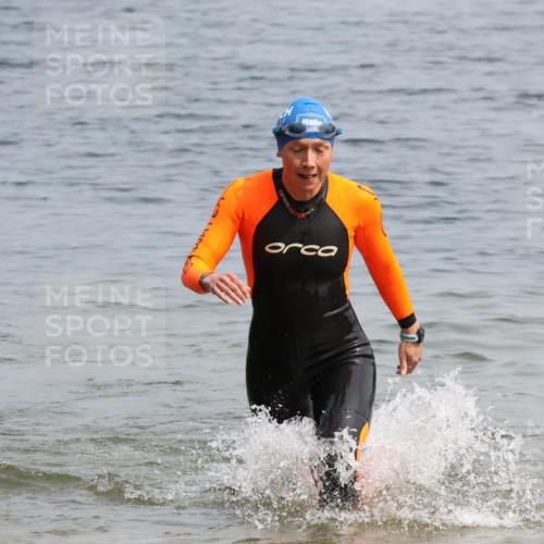 21.06.2025 - 27. Vierlanden-Triathlon Lena Gebhardt http://msf.ph/oto/8033370 15.06.2025 11:17:15 Schwimmen 911, 944, 945, 979 meine-sportfotos.de