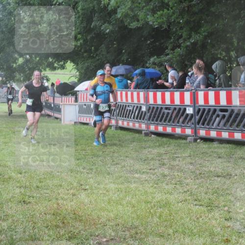 21.06.2025 - 27. Vierlanden-Triathlon KatJ http://msf.ph/oto/8033381 15.06.2025 13:45:07 Ziel 849, 881, 930, 956 meine-sportfotos.de