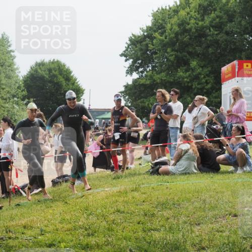 15.06.2025 - 27. Vierlanden-Triathlon KatJ http://msf.ph/oto/8033403 15.06.2025 11:15:51 Schwimmen 881, 919, 927, 946, 951, 960 meine-sportfotos.de