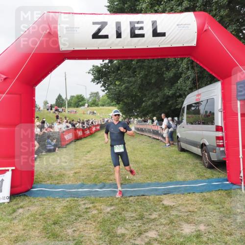 21.06.2025 - 27. Vierlanden-Triathlon MichiJ http://msf.ph/oto/8033406 15.06.2026 12:55:10 Ziel 656 meine-sportfotos.de