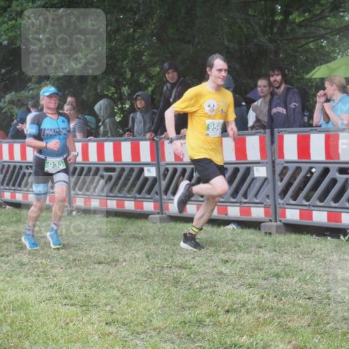 21.06.2025 - 27. Vierlanden-Triathlon KatJ http://msf.ph/oto/8033410 15.06.2025 13:45:09 Ziel 849, 881, 930, 956 meine-sportfotos.de