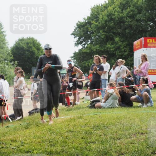 15.06.2025 - 27. Vierlanden-Triathlon KatJ http://msf.ph/oto/8033416 15.06.2025 11:15:52 Schwimmen 881, 919, 927, 946, 951, 960 meine-sportfotos.de