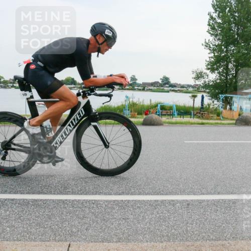 15.06.2025 - 27. Vierlanden-Triathlon H.Heesch http://msf.ph/oto/8033417 15.06.2025 10:41:37 Radfahren 106, 109, 127, 142, 198, 436 meine-sportfotos.de
