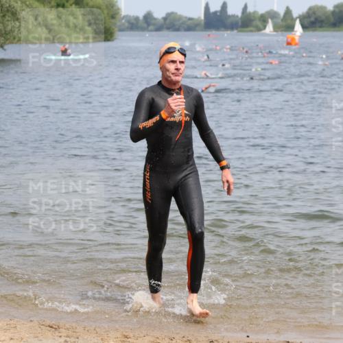 21.06.2025 - 27. Vierlanden-Triathlon Lena Gebhardt http://msf.ph/oto/8033428 15.06.2025 11:17:28 Schwimmen 849, 911, 973 meine-sportfotos.de