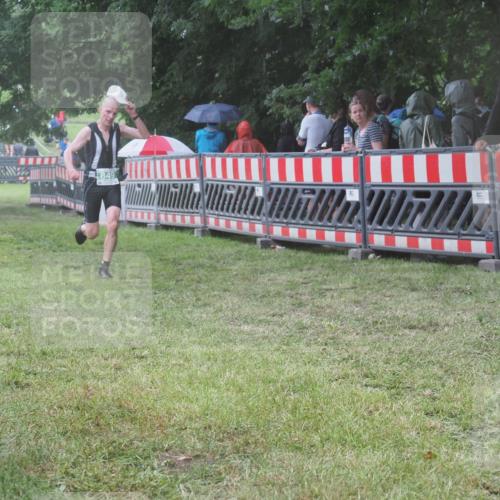 21.06.2025 - 27. Vierlanden-Triathlon KatJ http://msf.ph/oto/8033434 15.06.2025 13:45:13 Ziel 849 meine-sportfotos.de