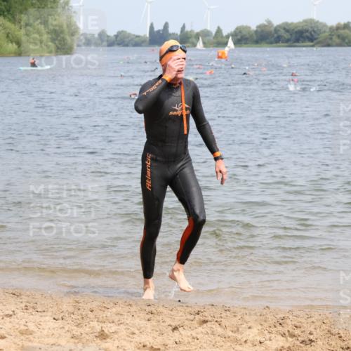 21.06.2025 - 27. Vierlanden-Triathlon Lena Gebhardt http://msf.ph/oto/8033448 15.06.2025 11:17:29 Schwimmen 849, 911, 973 meine-sportfotos.de