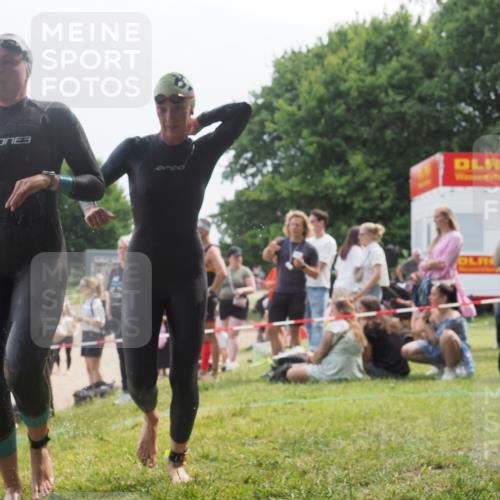 15.06.2025 - 27. Vierlanden-Triathlon KatJ http://msf.ph/oto/8033450 15.06.2025 11:15:53 Schwimmen 881, 919, 946, 951, 960, 963 meine-sportfotos.de
