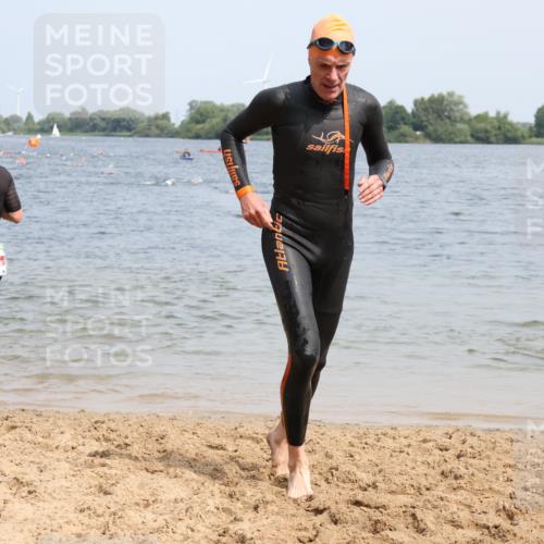 21.06.2025 - 27. Vierlanden-Triathlon Lena Gebhardt http://msf.ph/oto/8033461 15.06.2025 11:17:32 Schwimmen 849, 973 meine-sportfotos.de